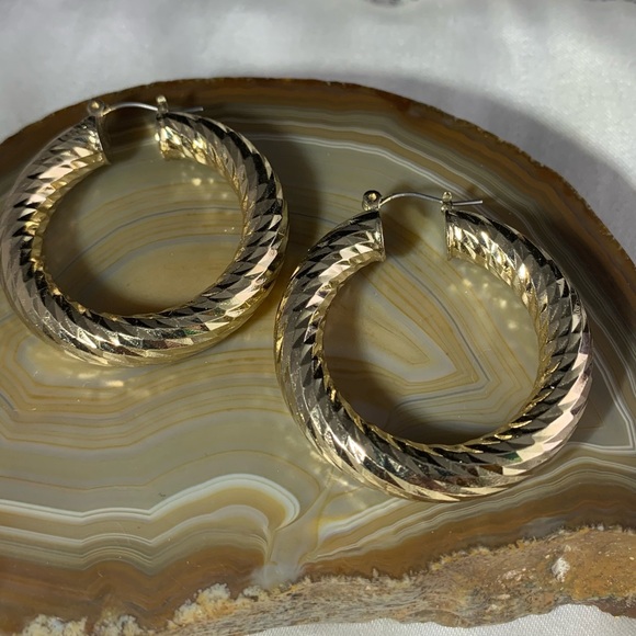 Chic Twisted Gold Hoop 1.5"Chunky Earrings - Picture 2 of 3